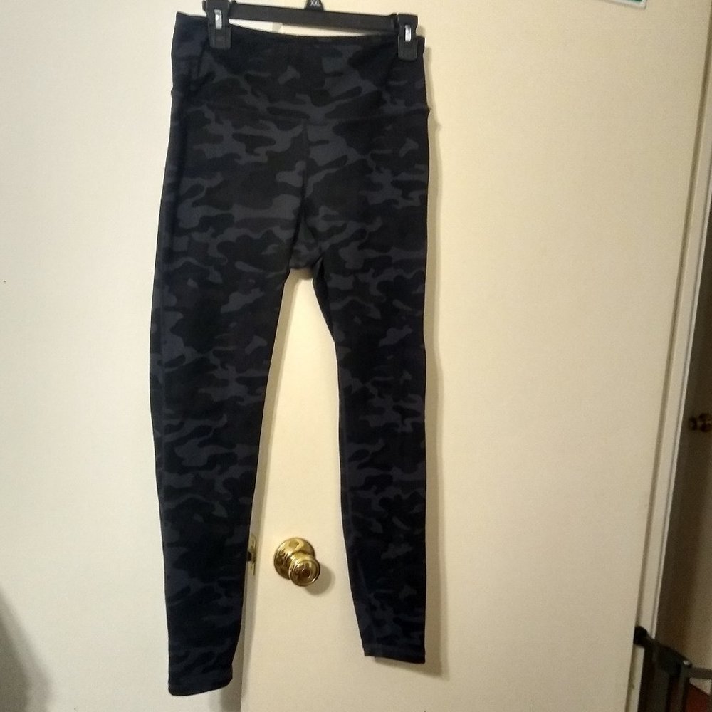 Danskin's Olive Camo Print High Rise Leggings (Size: Medium)